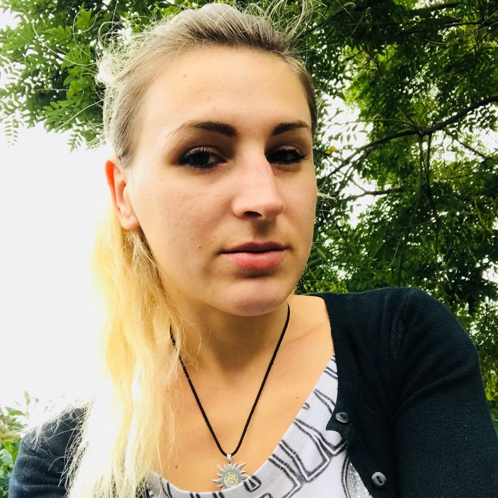 Meet your Posher, Nicoleta